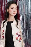  Bomber trắng chần bông thêu hoa 