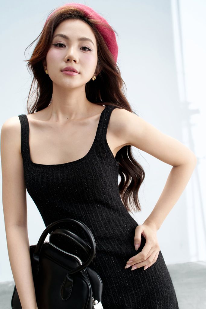 Đầm midi len ren đen cổ U