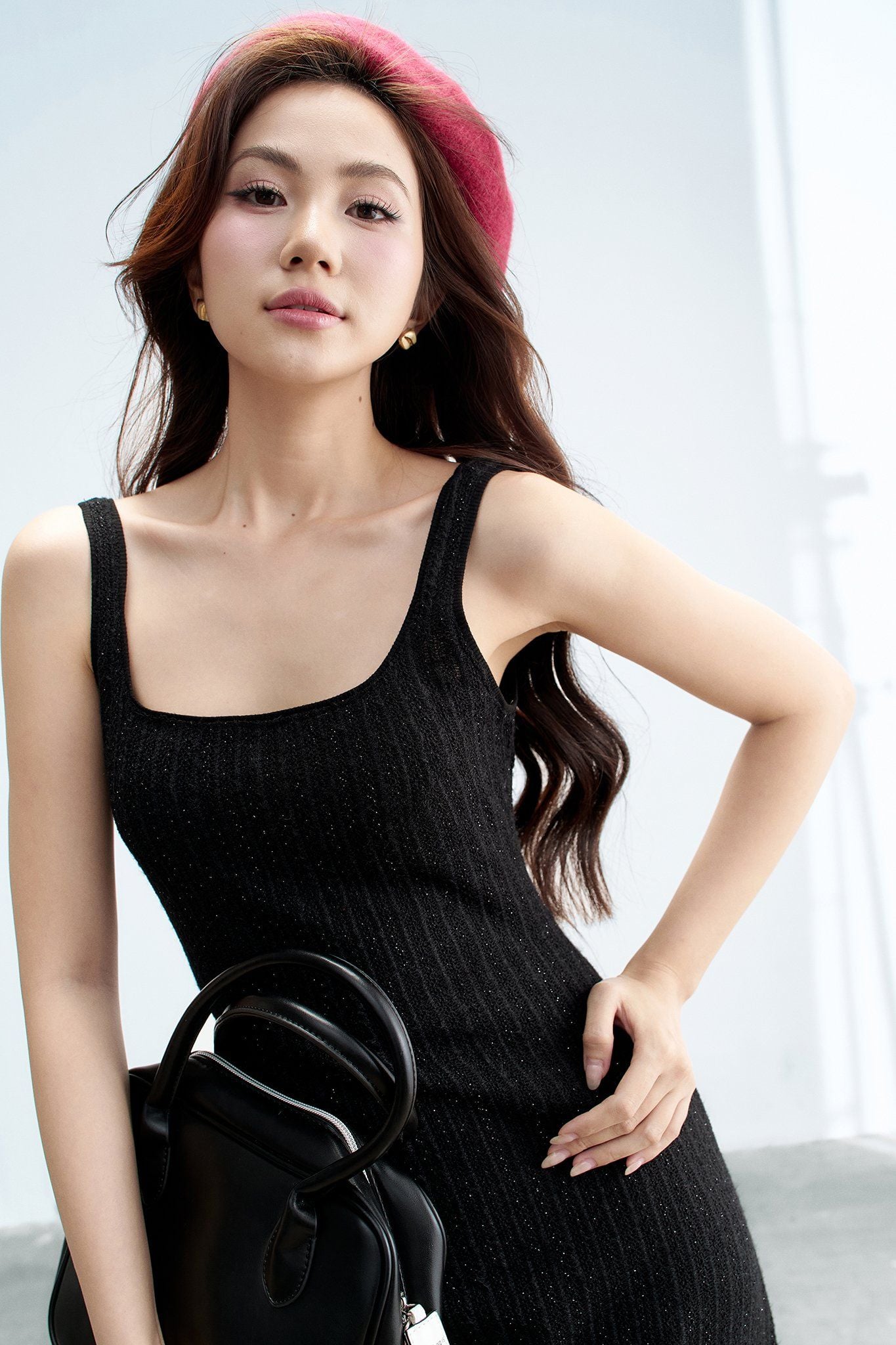 Đầm midi len ren đen cổ U