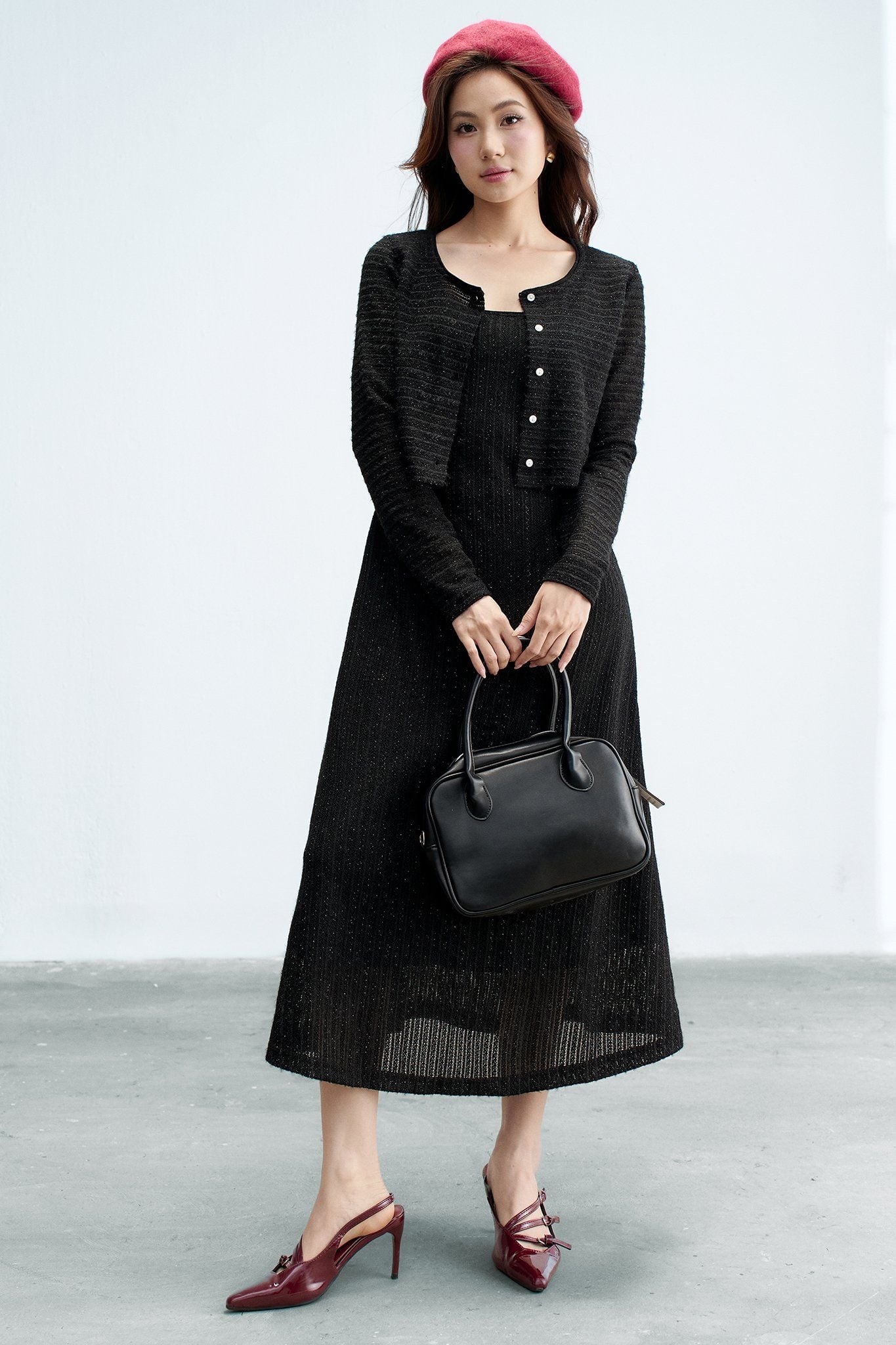 Đầm midi len ren đen cổ U