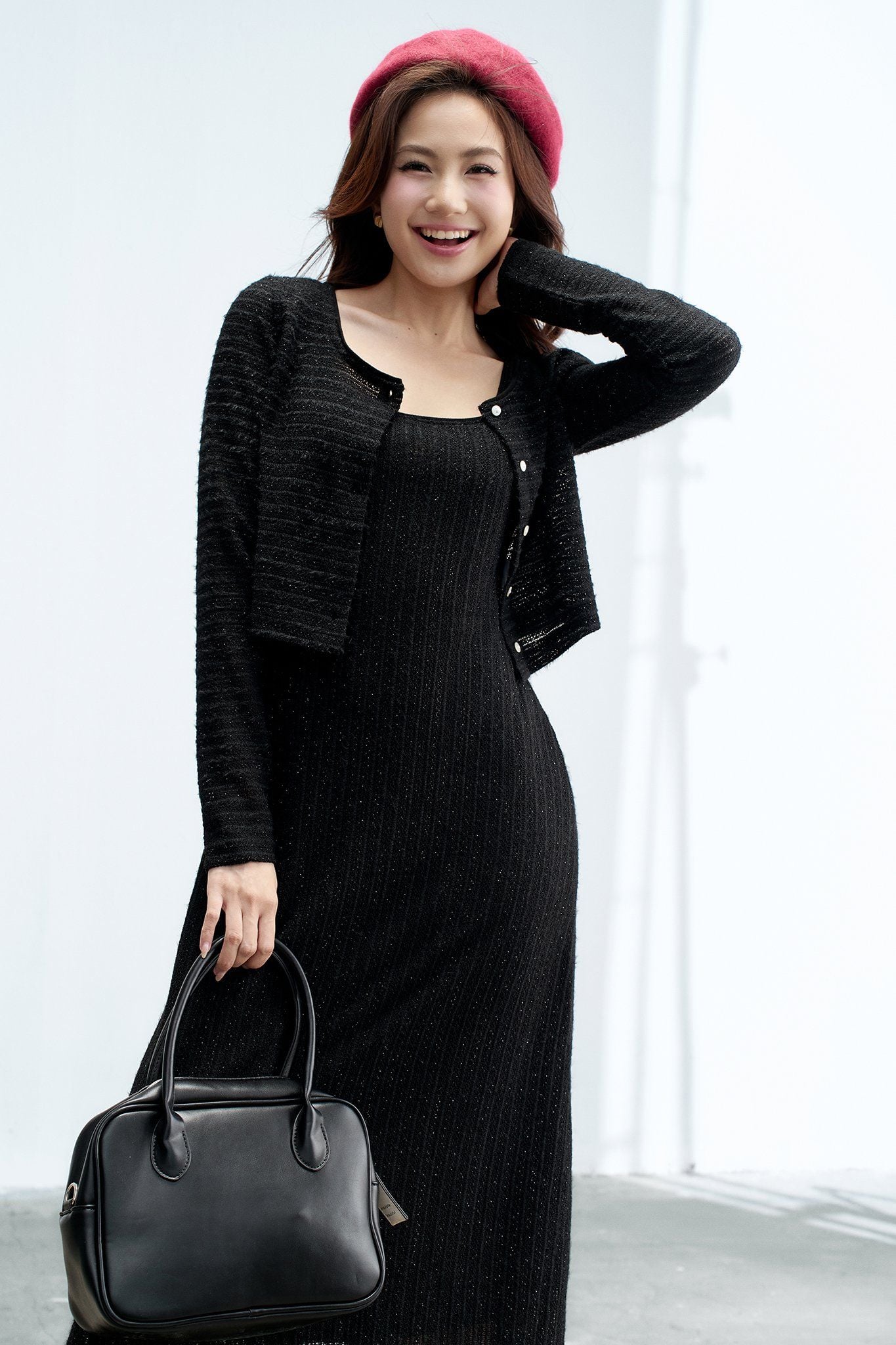 Đầm midi len ren đen cổ U