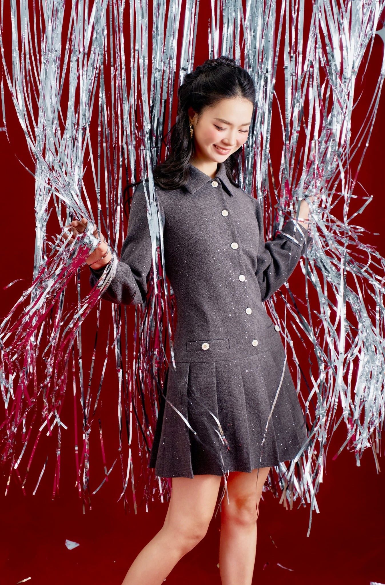 Đầm dạ ghi nhũ xếp ly