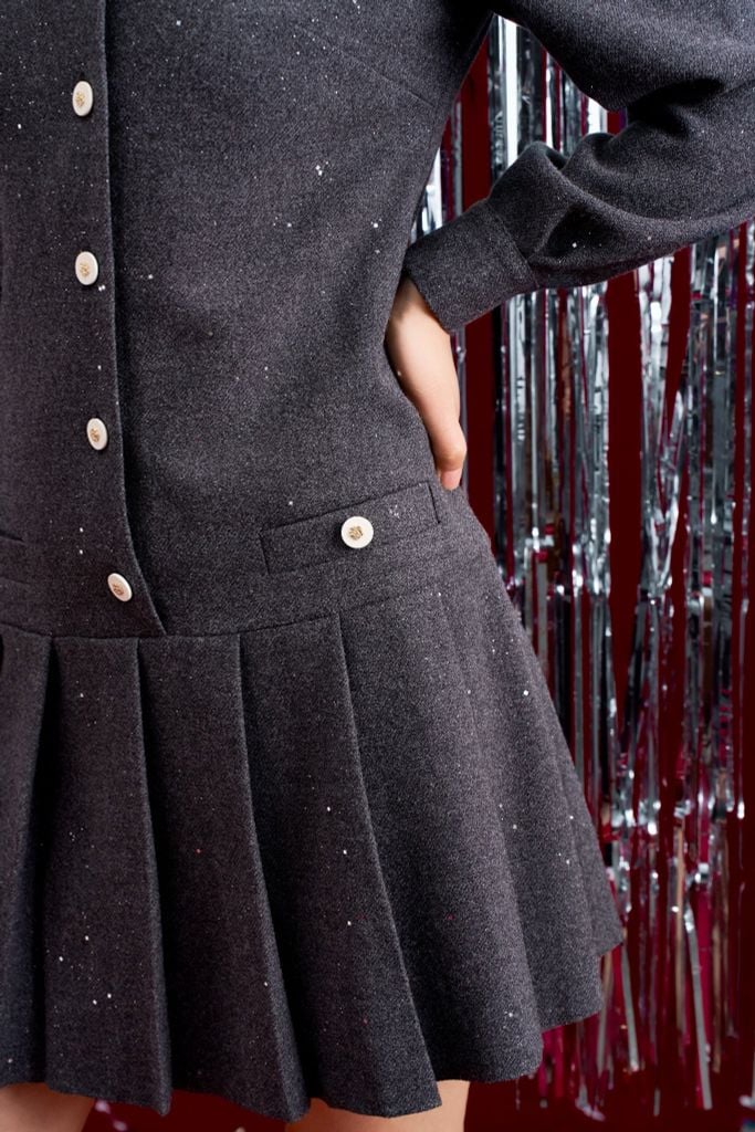 Đầm dạ ghi nhũ xếp ly