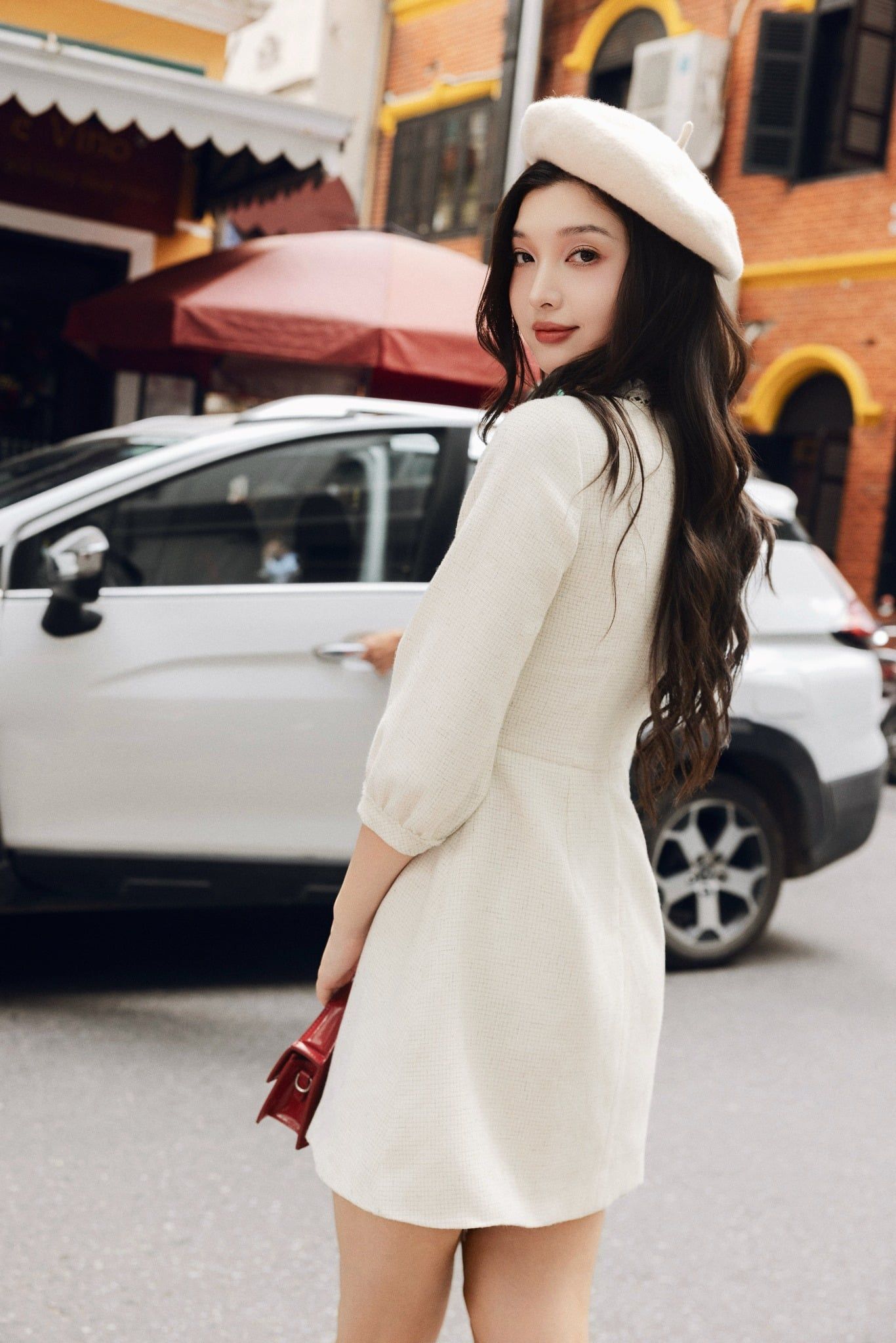 Đầm mini cổ bèo rua tech phẩy trắng