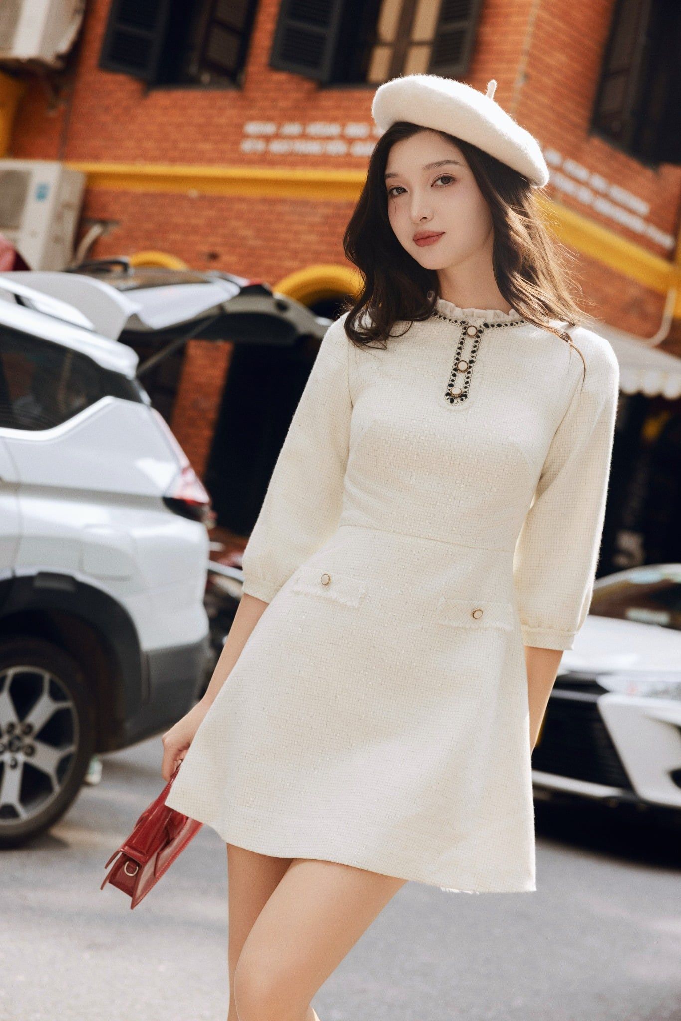 Đầm mini cổ bèo rua tech phẩy trắng