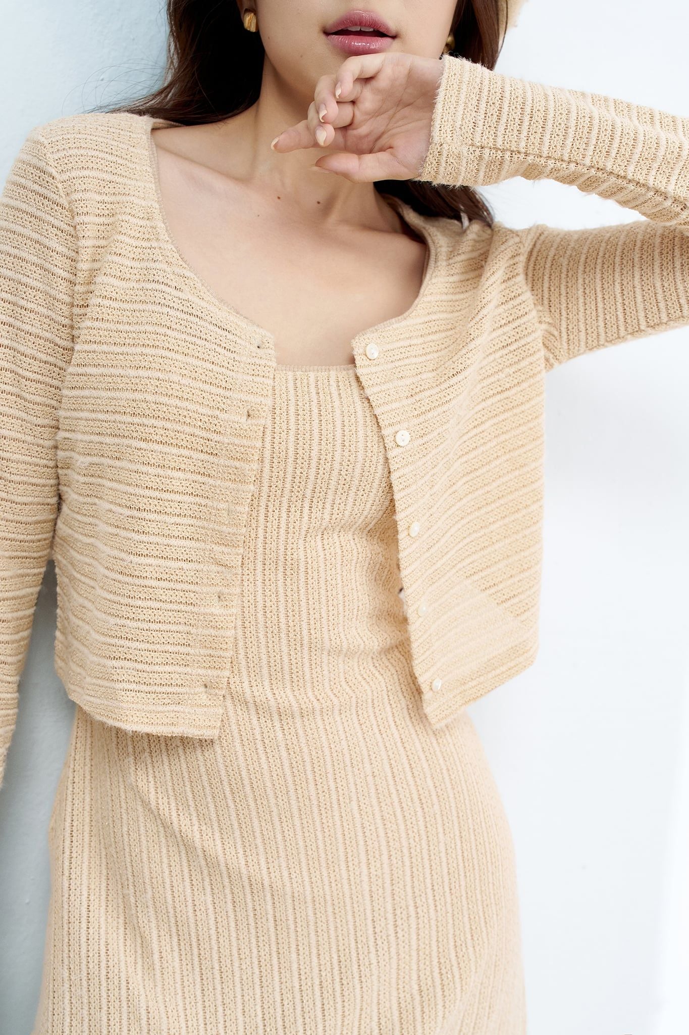 Cardigan mỏng len ren kem