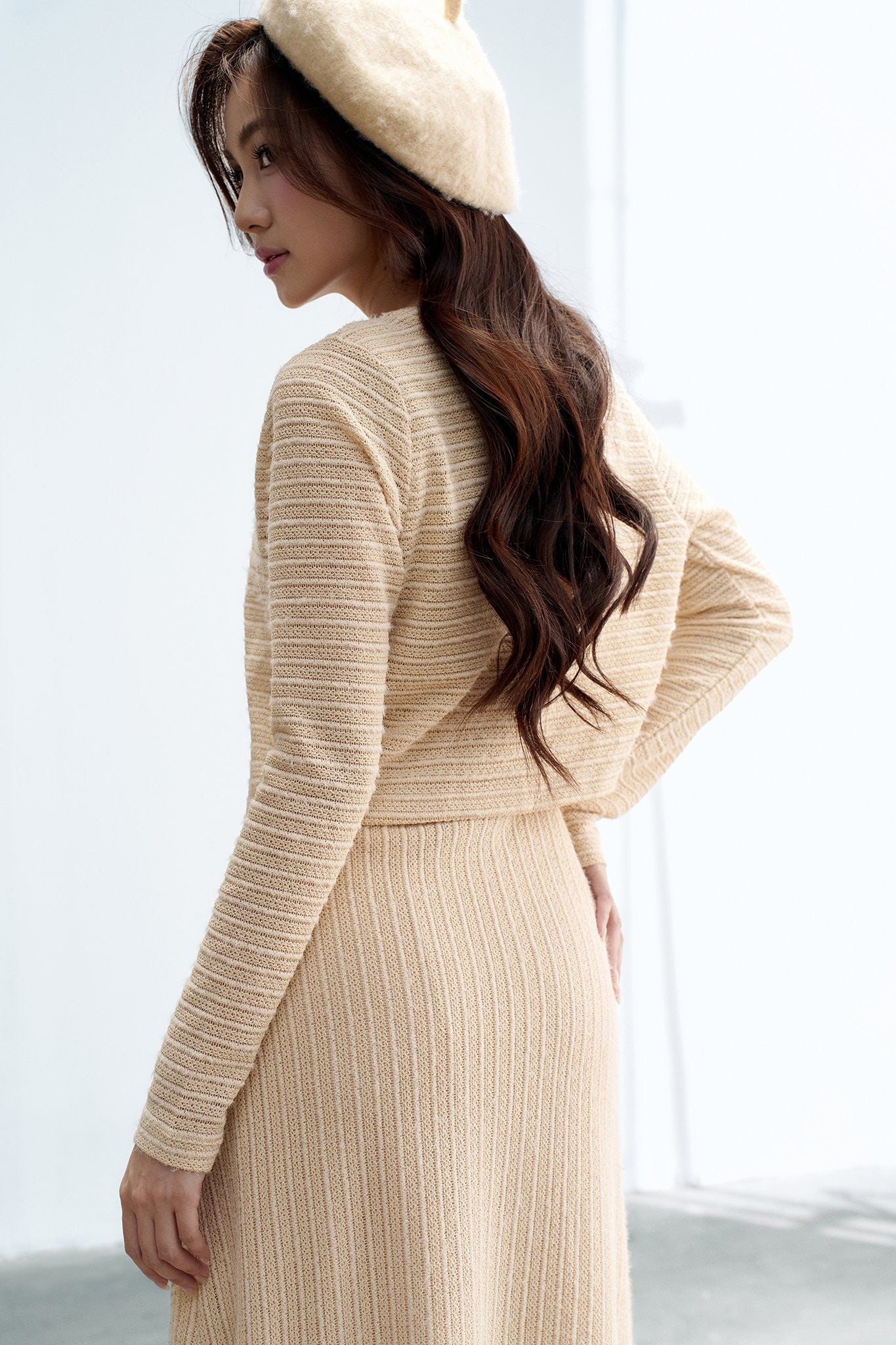 Cardigan mỏng len ren kem