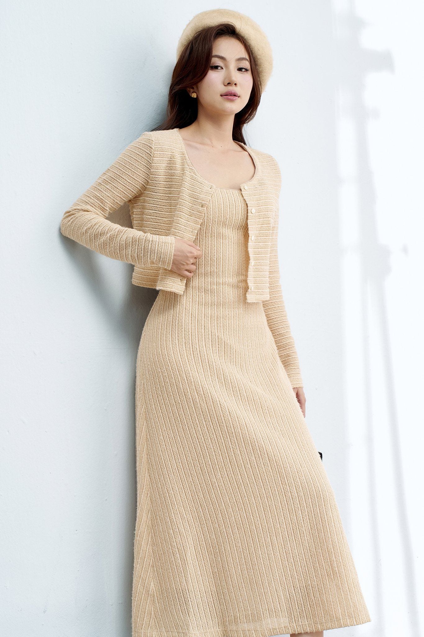 Đầm midi len ren kem cổ U