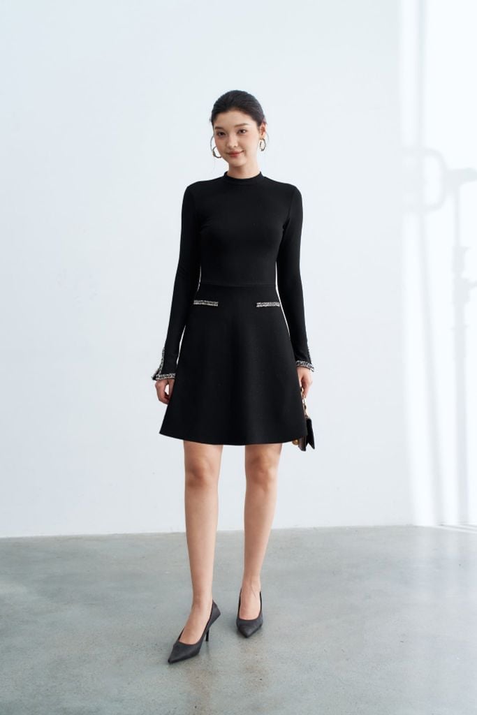 Đầm mini umi đen dáng A phối dây trang trí