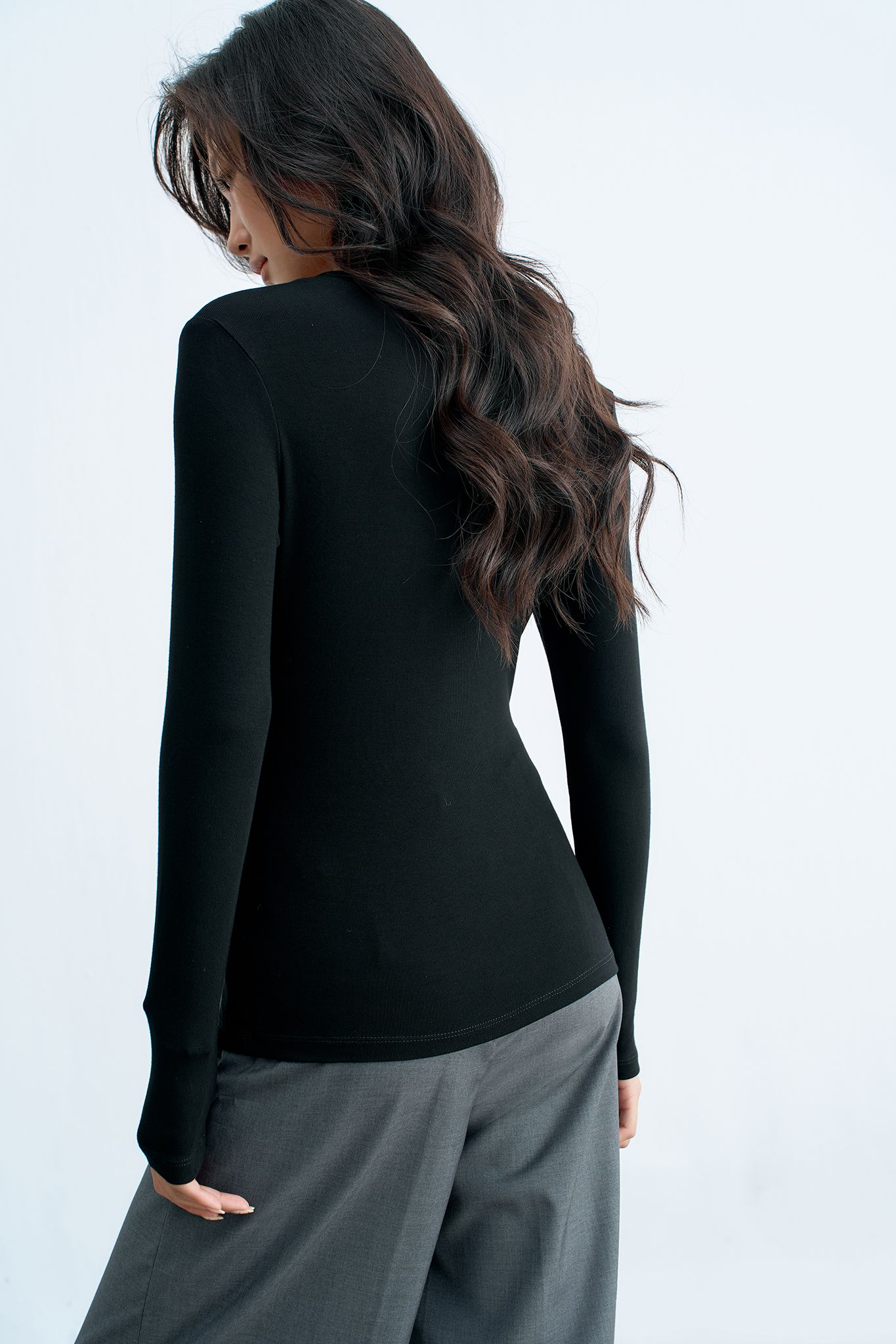 Áo ôm dài tay basic đen