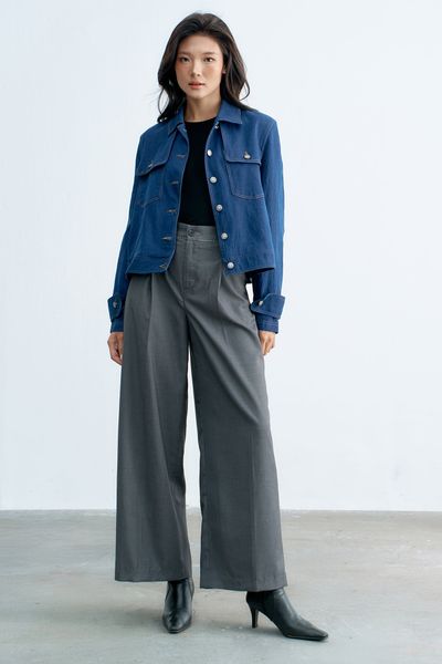 Áo jacket ngắn denim xanh chàm túi ốp thân trước