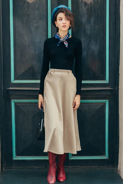 Chân váy midi A nâu be chạy mí giữa