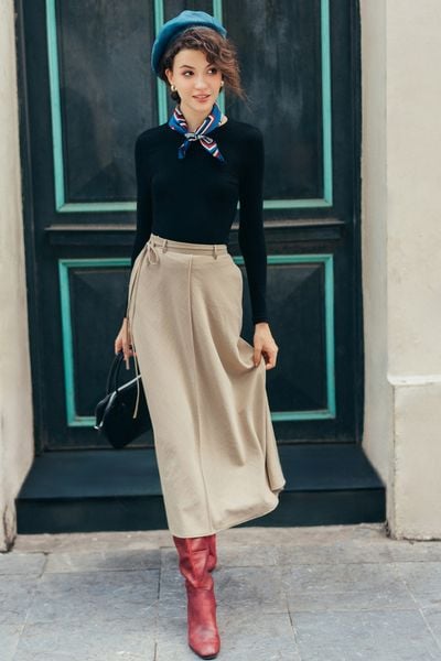 Chân váy midi A nâu be chạy mí giữa