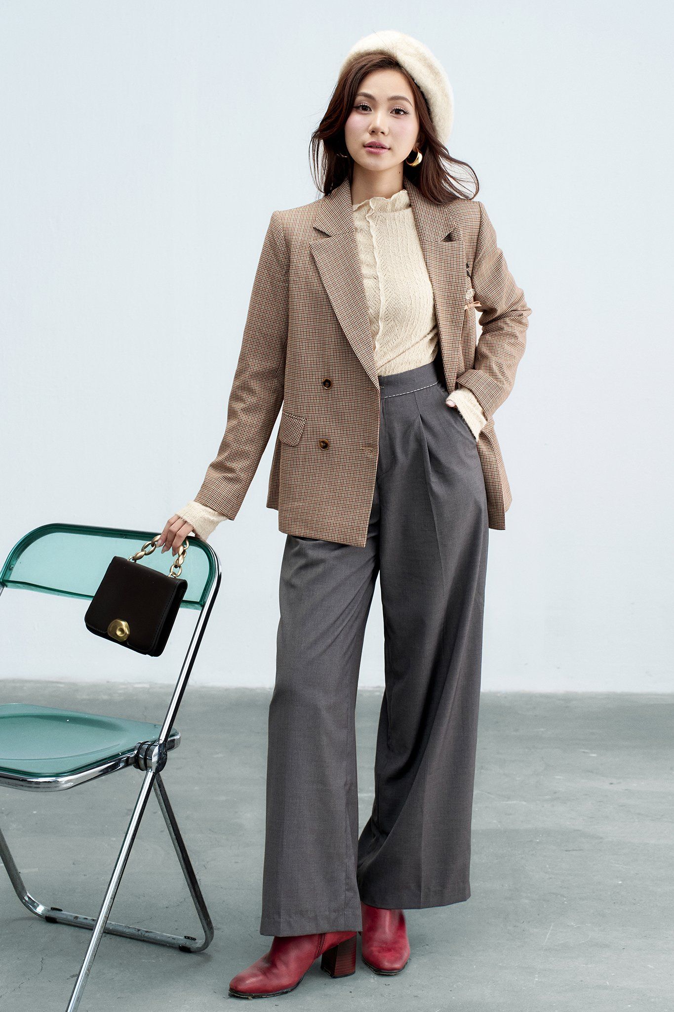 Áo blazer karo nâu trang trí thân trên