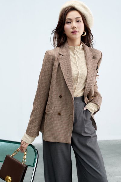 Áo blazer karo nâu trang trí thân trên