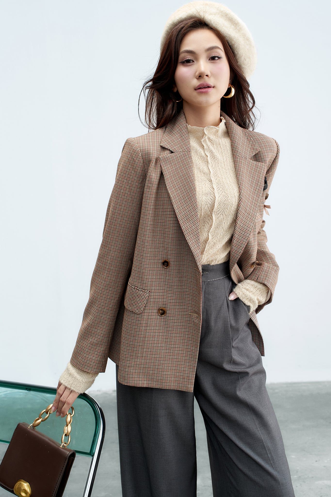 Áo blazer karo nâu trang trí thân trên