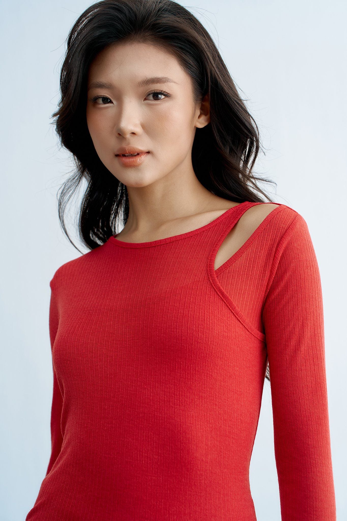 Top thun mỏng đỏ hở lệch vai