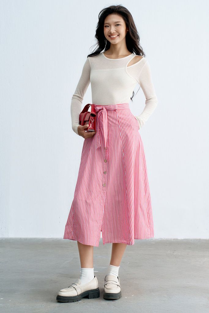 Top thun mỏng kem hở lệch vai