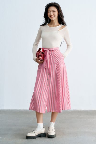 Top thun mỏng kem hở lệch vai