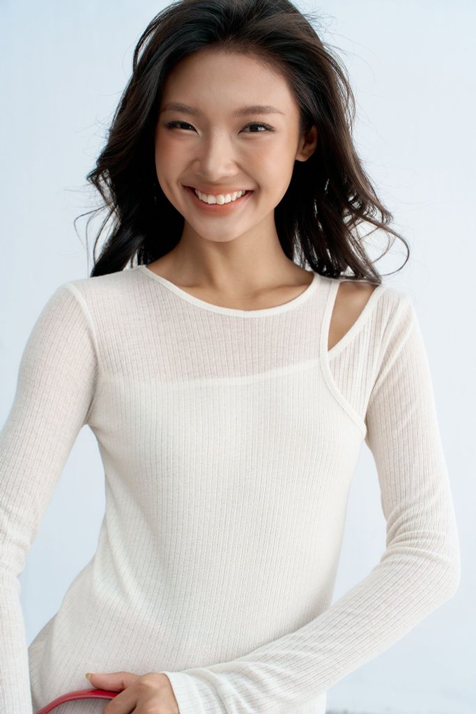 Top thun mỏng kem hở lệch vai