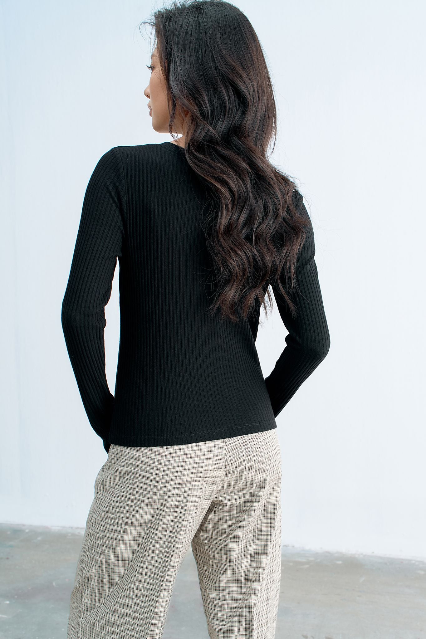 Top len đen tay dài kéo khoá cổ