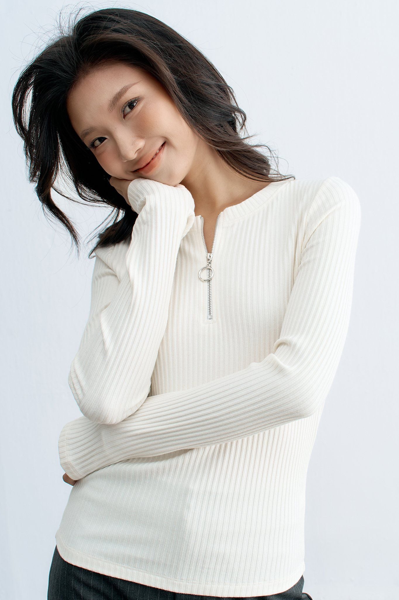 Top len trắng tay dài kéo khoá cổ