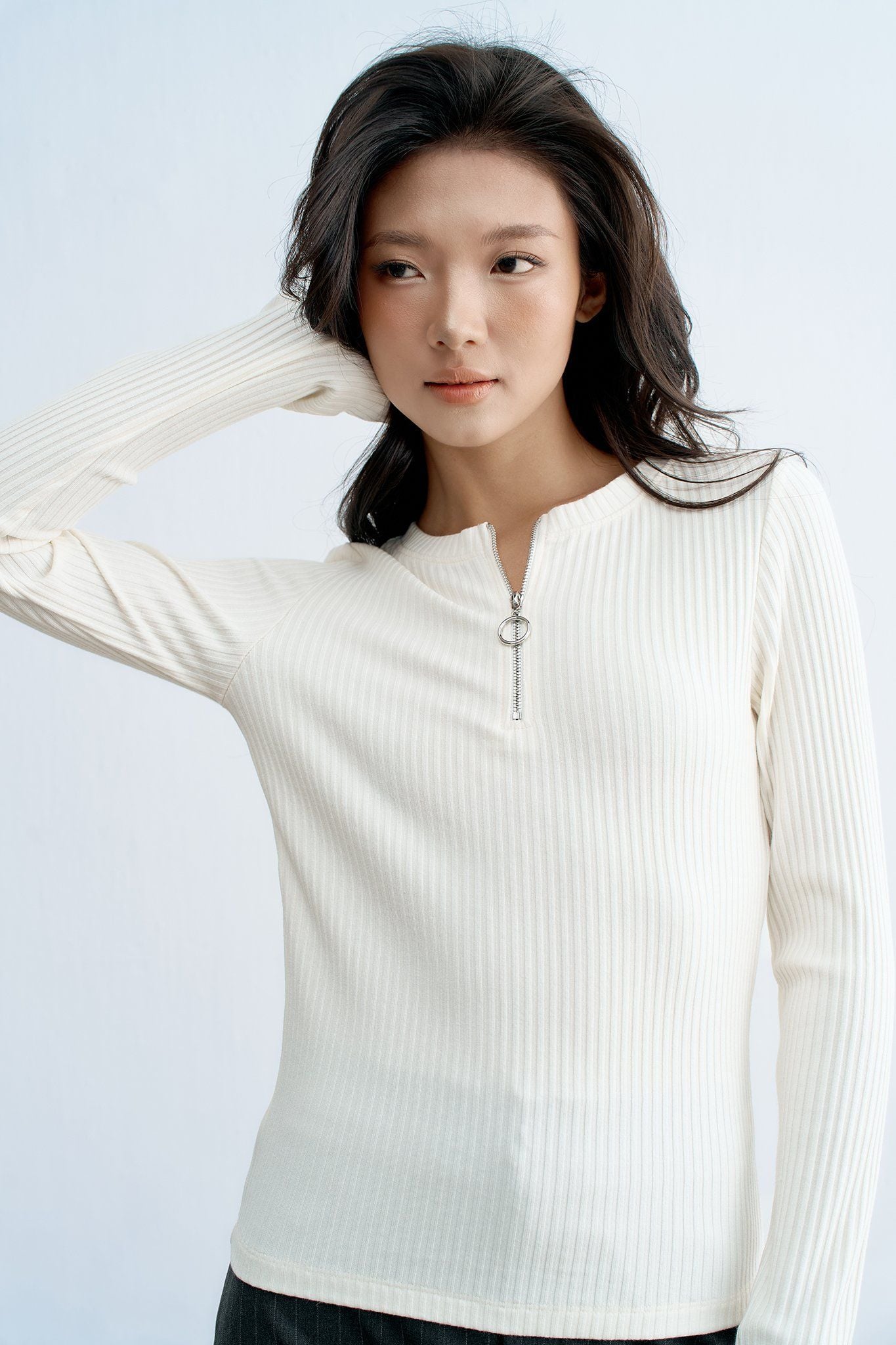 Top len trắng tay dài kéo khoá cổ