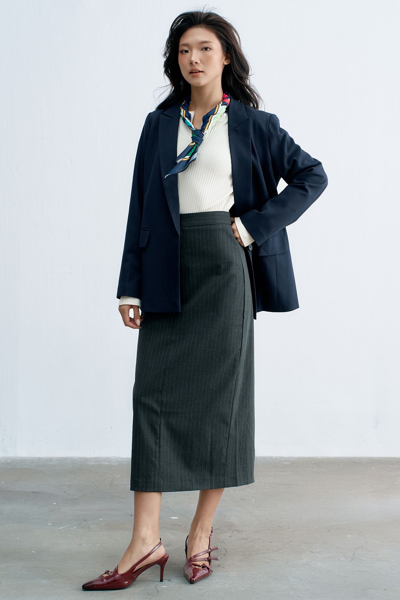 Top len trắng tay dài kéo khoá cổ