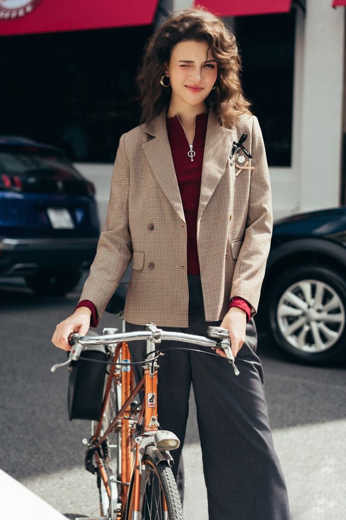 Áo blazer karo nâu trang trí thân trên