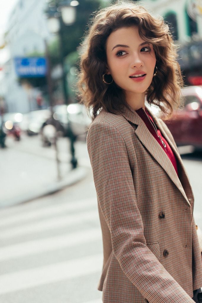 Áo blazer karo nâu trang trí thân trên