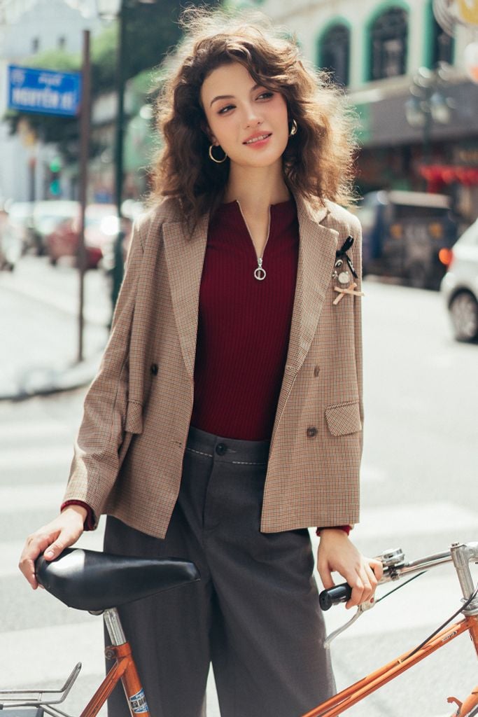 Áo blazer karo nâu trang trí thân trên