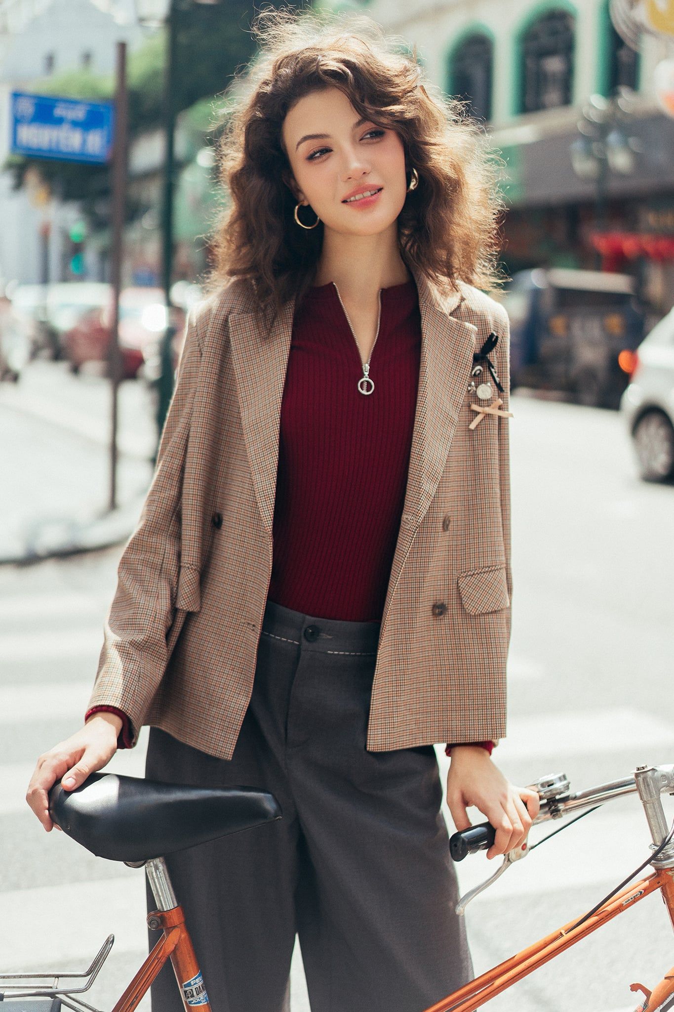 Áo blazer karo nâu trang trí thân trên