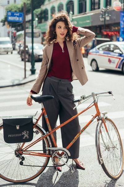 Áo blazer karo nâu trang trí thân trên