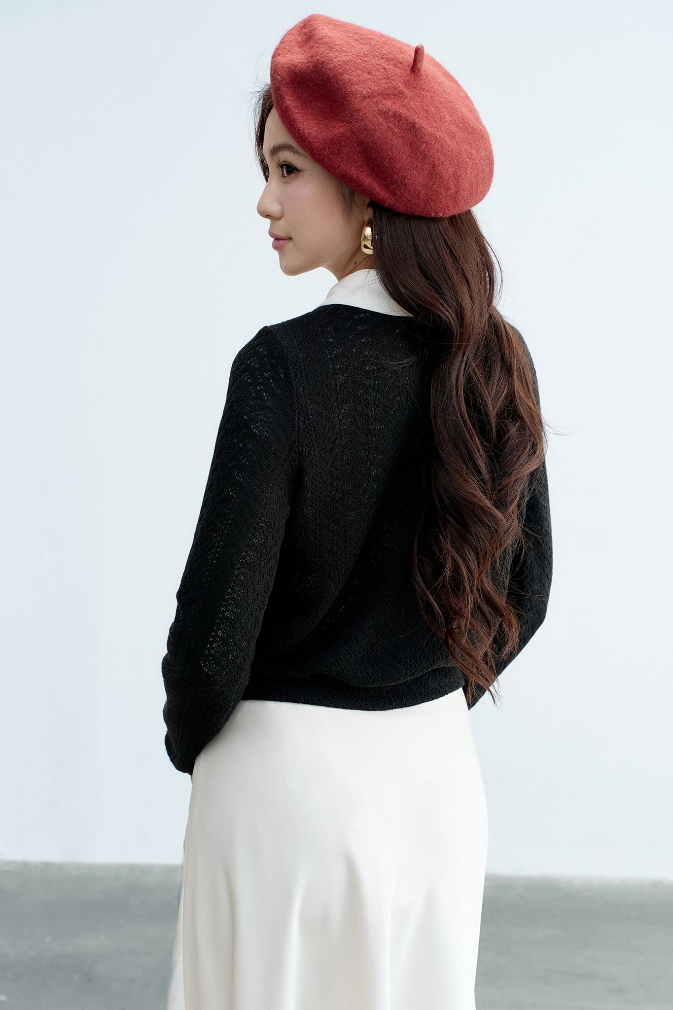 Top len mỏng đen in hoa