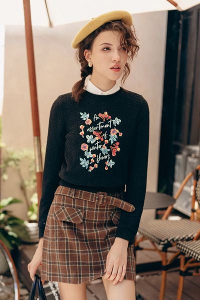 Top len mỏng đen in hoa