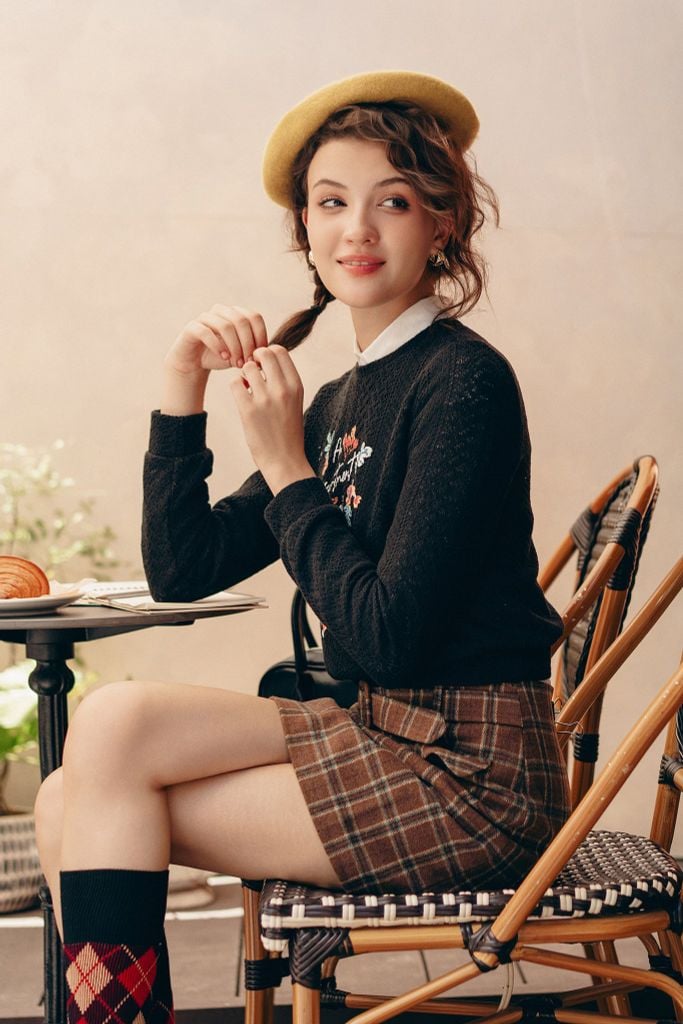 Top len mỏng đen in hoa