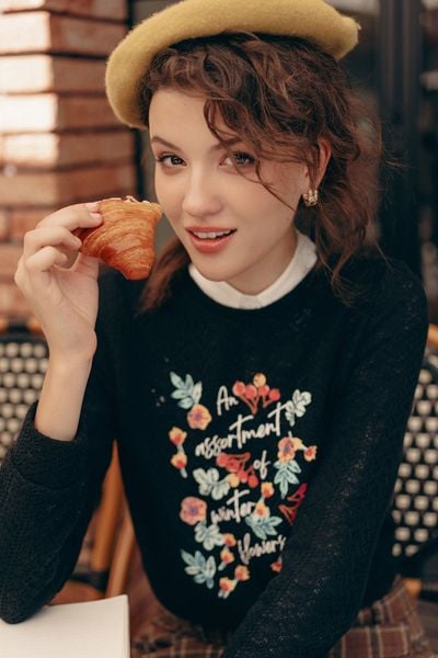 Top len mỏng đen in hoa