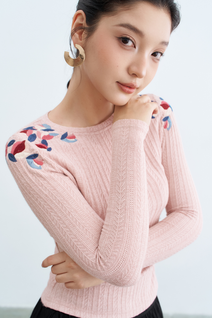 Top dài tay len hồng thêu vai