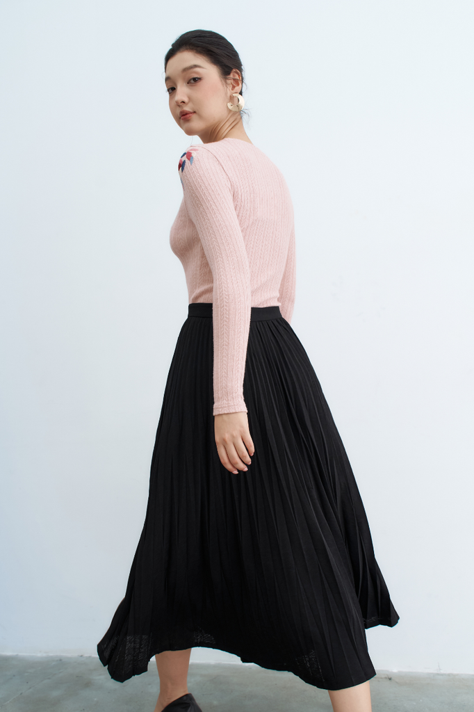 Top dài tay len hồng thêu vai