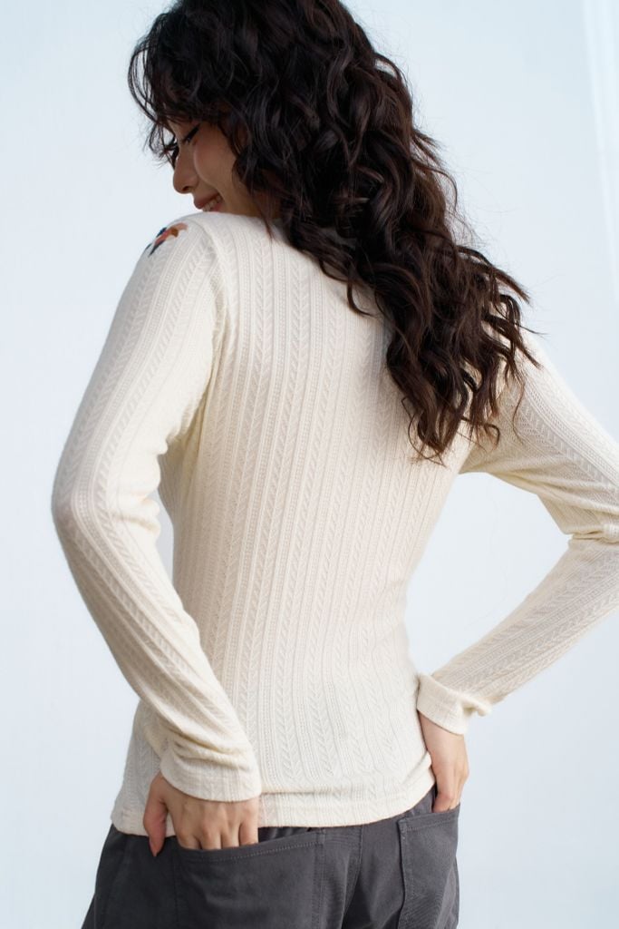 Top dài tay len kem thêu vai