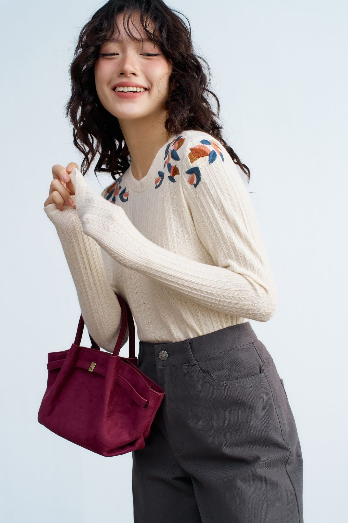 Top dài tay len kem thêu vai