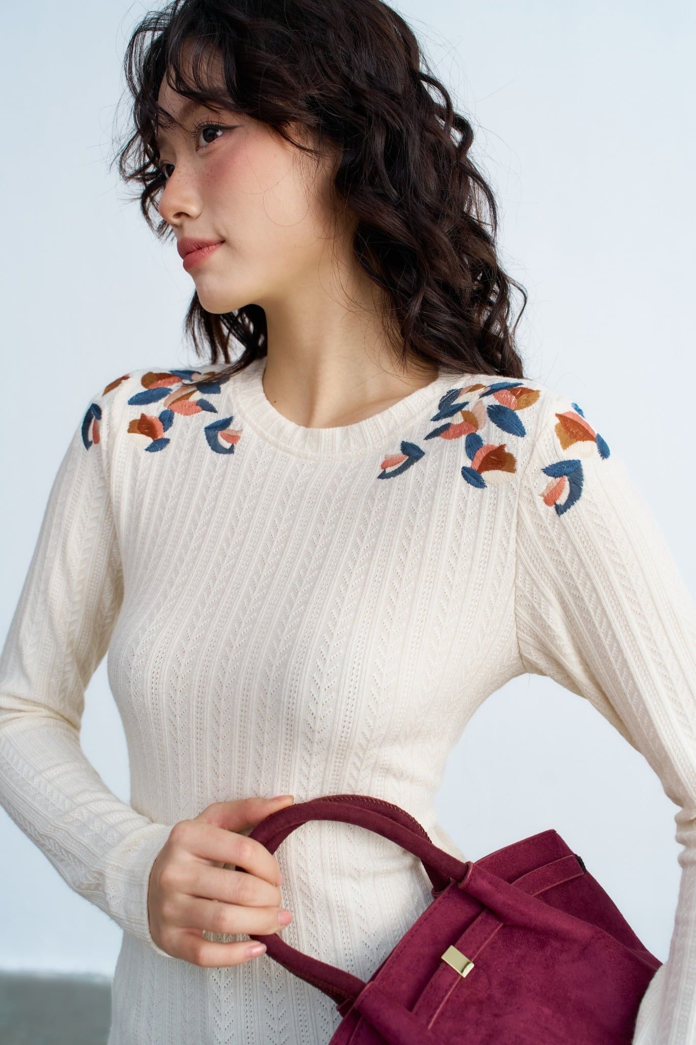 Top dài tay len kem thêu vai