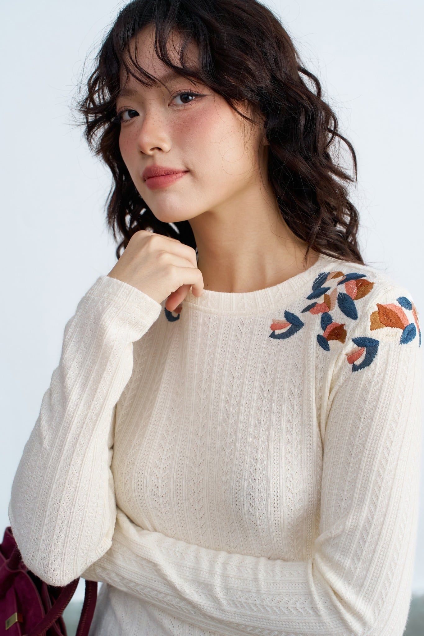 Top dài tay len kem thêu vai