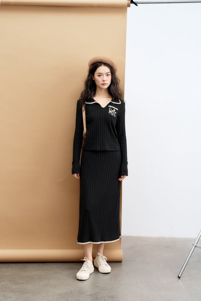 Áo len đen cổ polo chạy diềm cổ