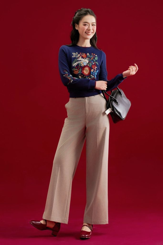 Áo len navy thêu hoa