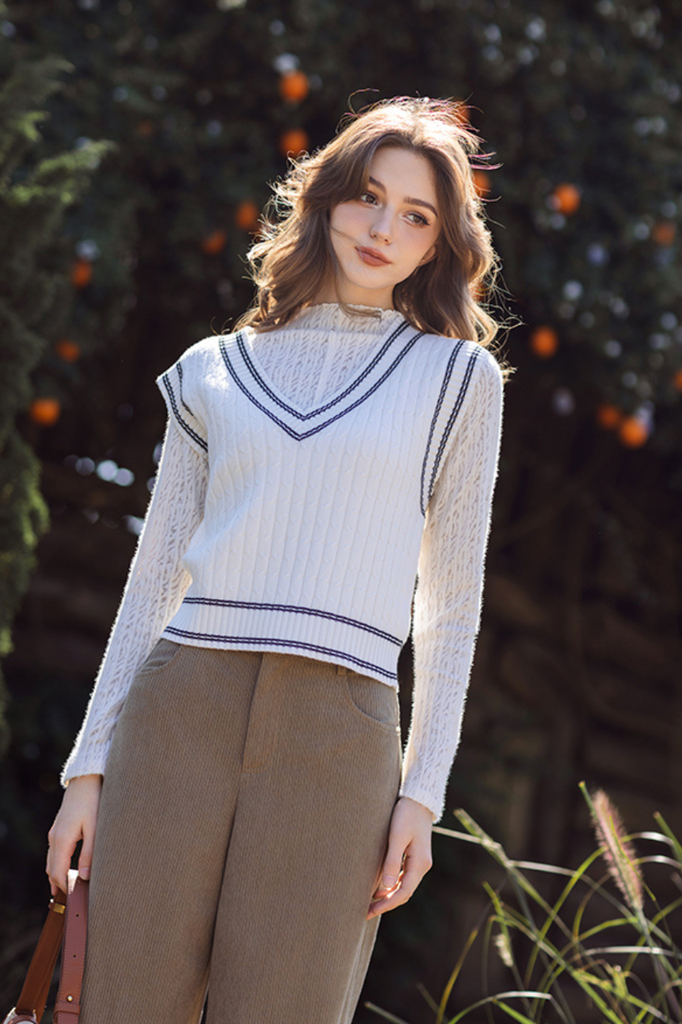 Áo gile len cổ tim trắng line đen