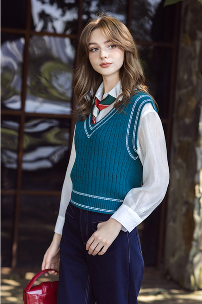 Áo gile len cổ tim rêu line trắng