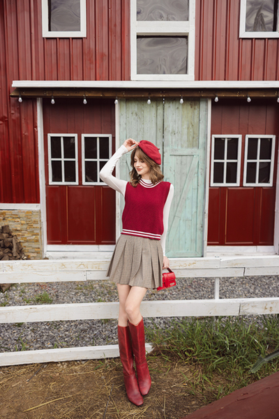 Áo gile len cổ tròn đỏ đô phối trắng