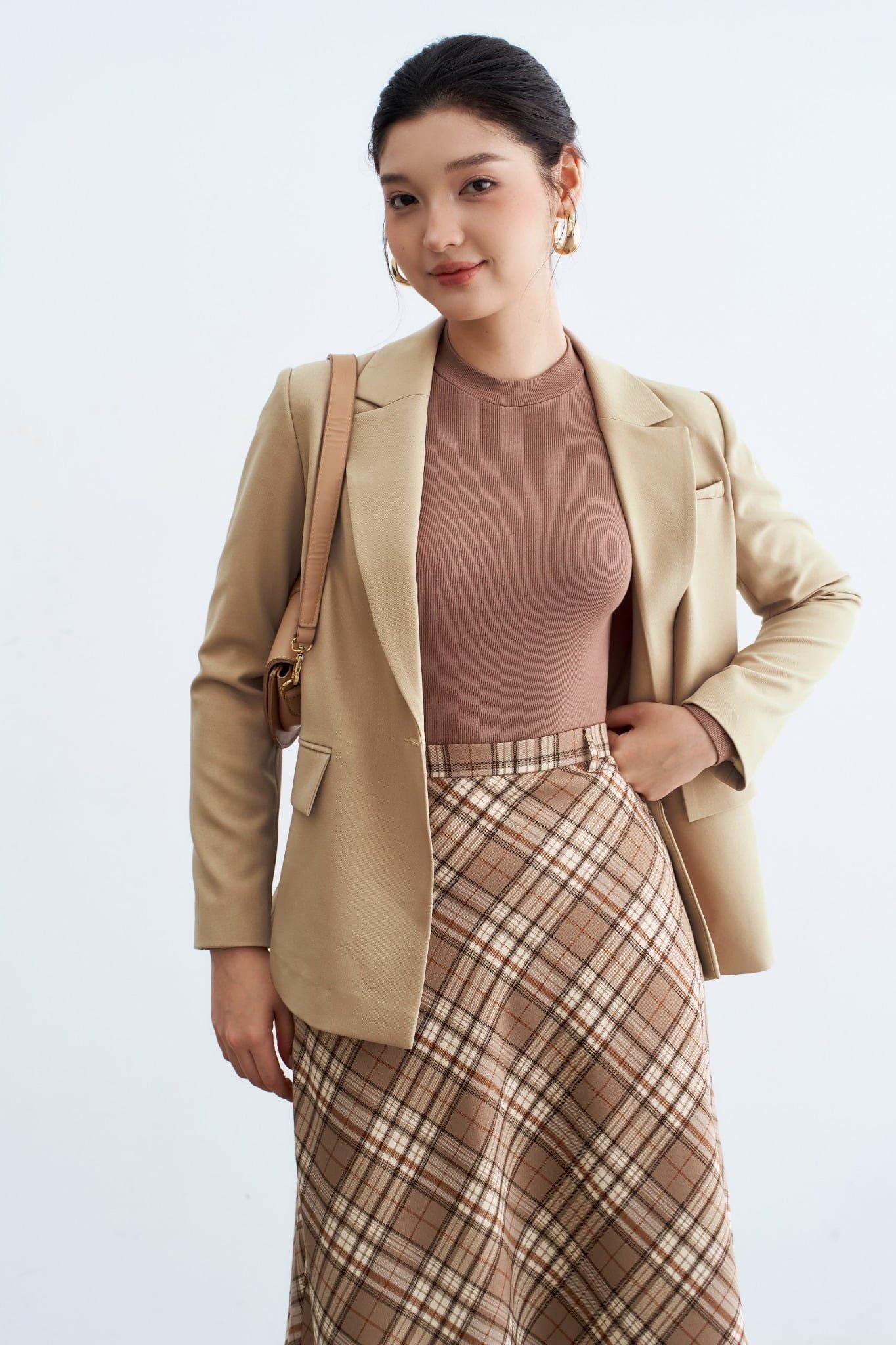 Blazer cổ 2 ve basic 1 khuy latte