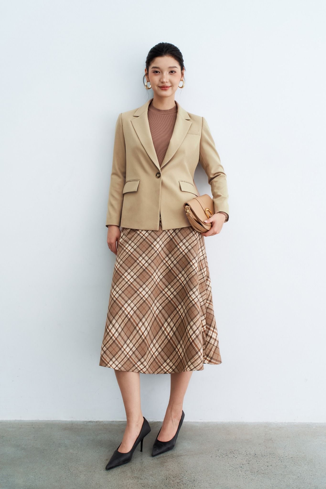 Blazer cổ 2 ve basic 1 khuy latte
